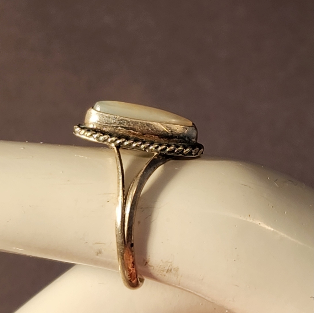 Sterling Silver And Shell Ring - image 3